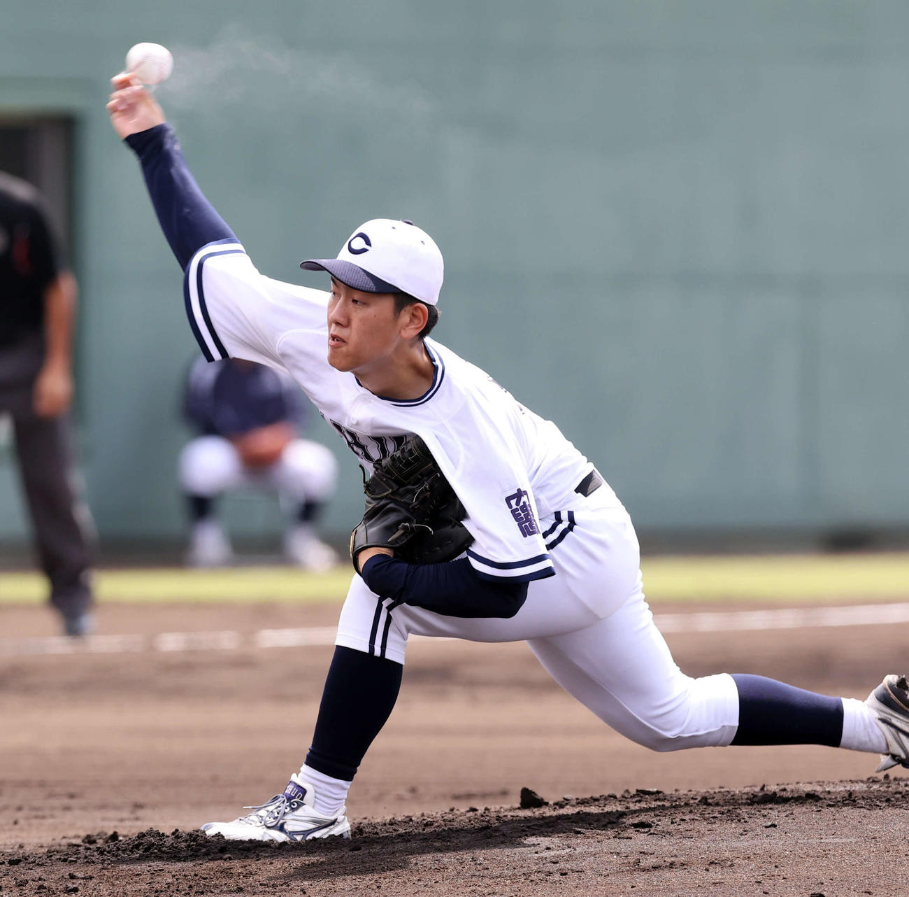 青学大対中大　中大先発の岩本（撮影・浅見桂子）