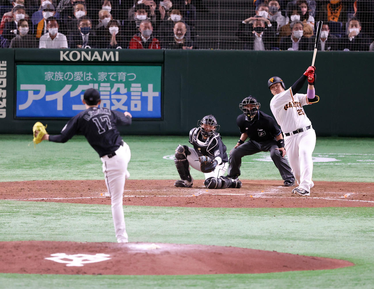 2022年3月18日巨人対ロッテ　5回裏巨人2死満塁、岡本和は逆転満塁本塁打を放つ。投手佐々木朗