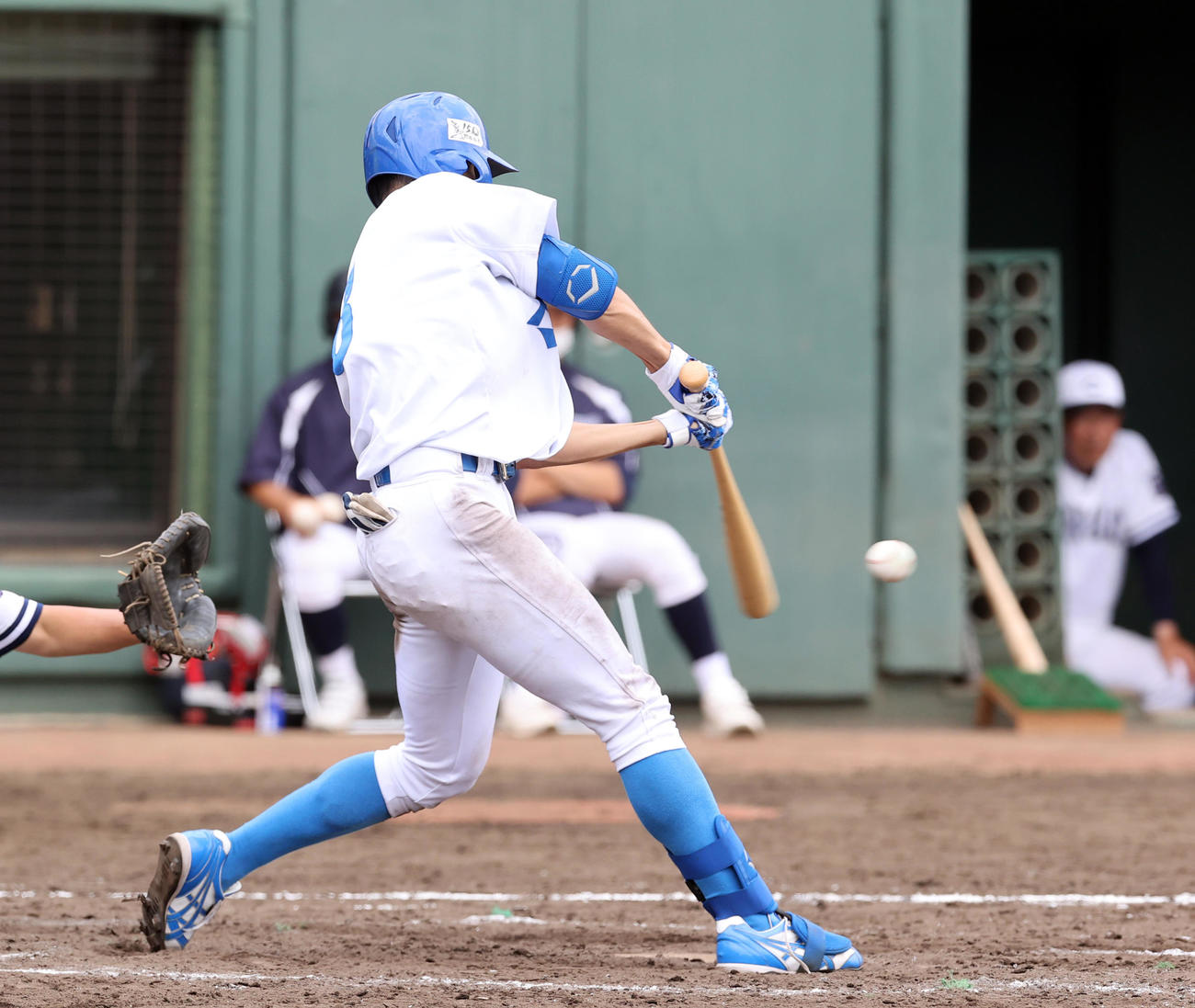 青学大対中大　9回表青学大2死一、三塁、中島は左中間に勝ち越し二塁打を放つ（撮影・浅見桂子）