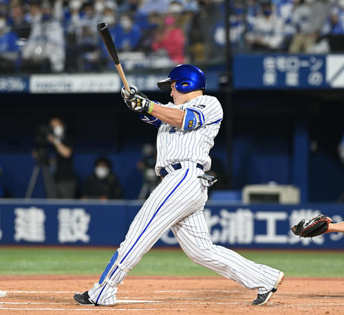 【DeNA】牧秀悟が4戦ぶり14号3ラン 本塁打パフォーマンスの「デスターシャ」決めた - プロ野球 : 日刊スポーツ