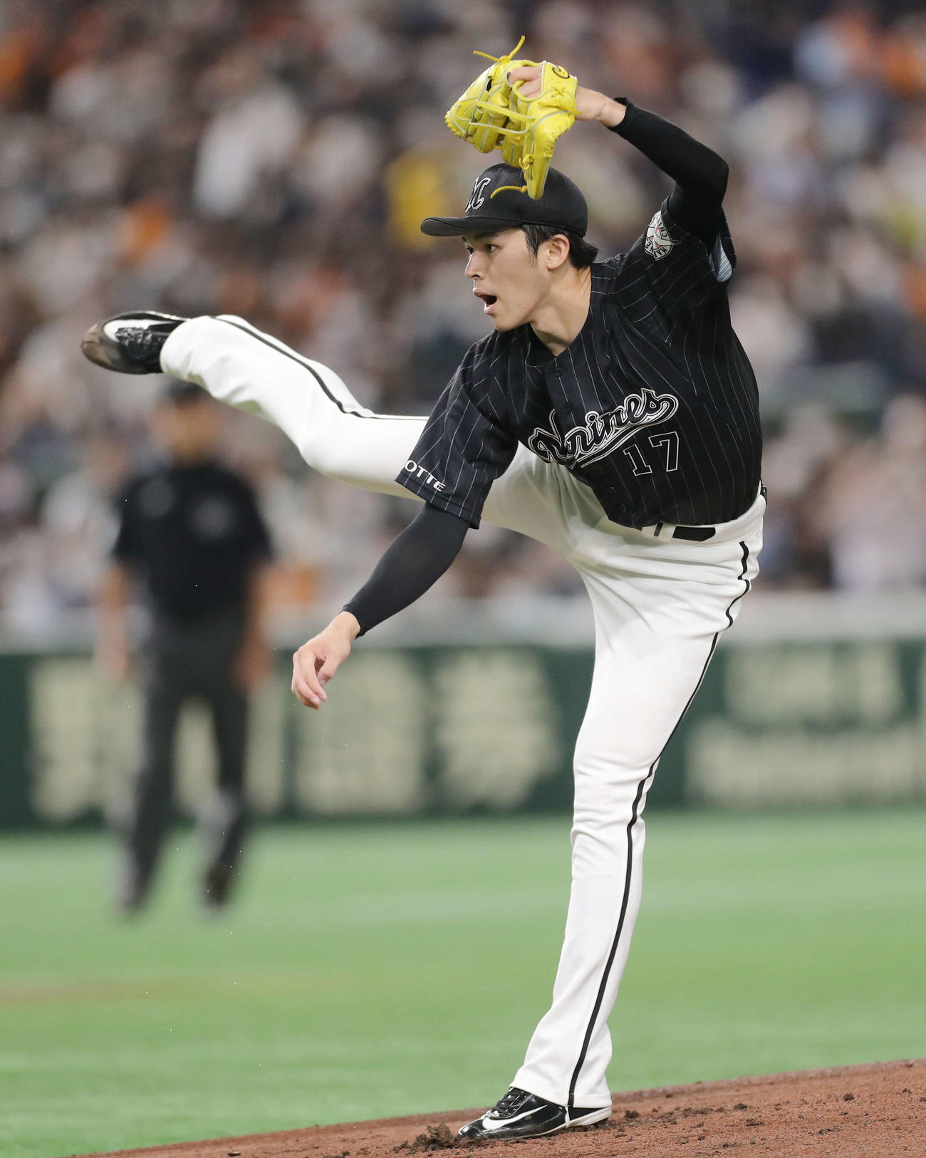 巨人対ロッテ　力投するロッテ先発の佐々木朗（撮影・河田真司）