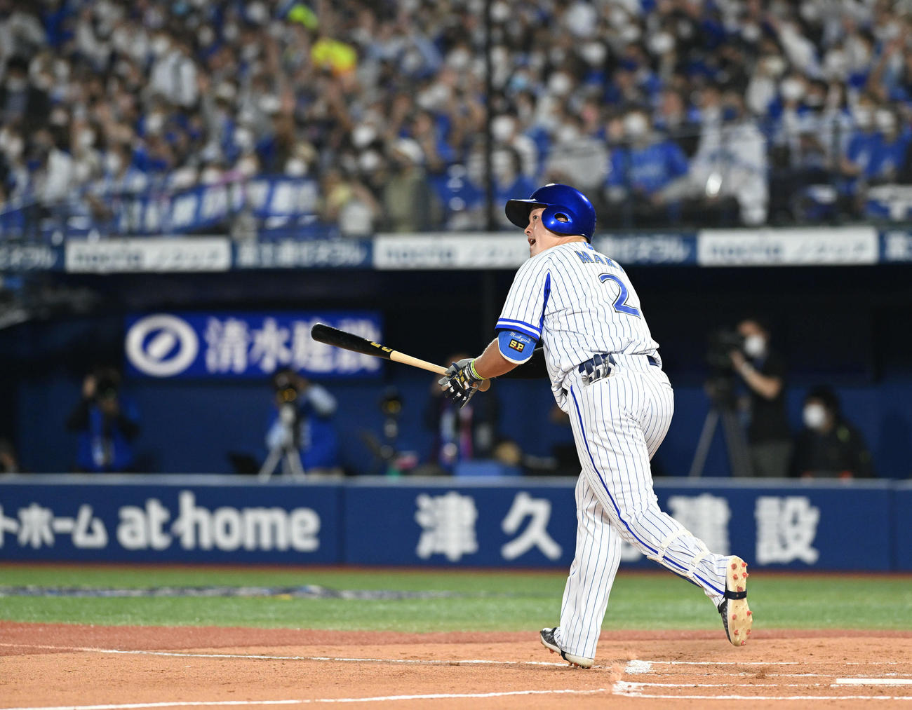 DeNA対楽天　3回裏DeNA1死一、二塁、牧は左越え3点本塁打を放つ（撮影・滝沢徹郎）