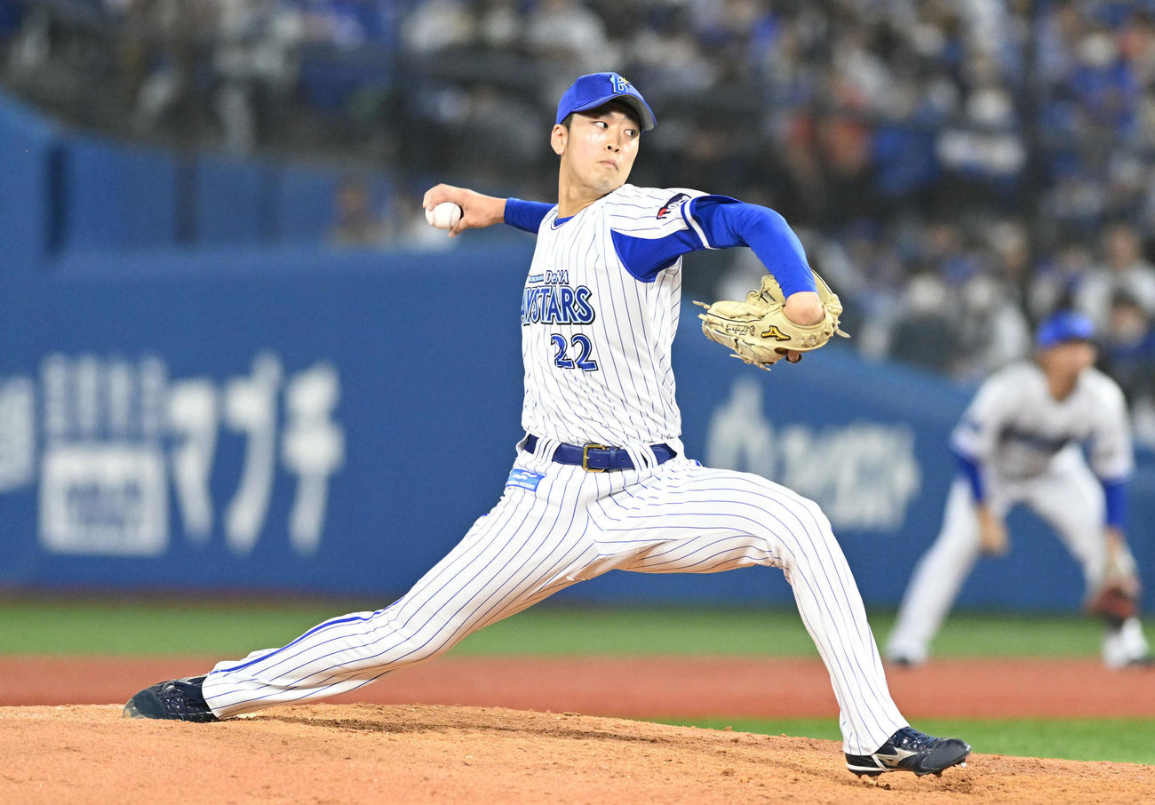 DeNA対楽天　6回表、DeNA2番手で投球する入江（撮影・滝沢徹郎）