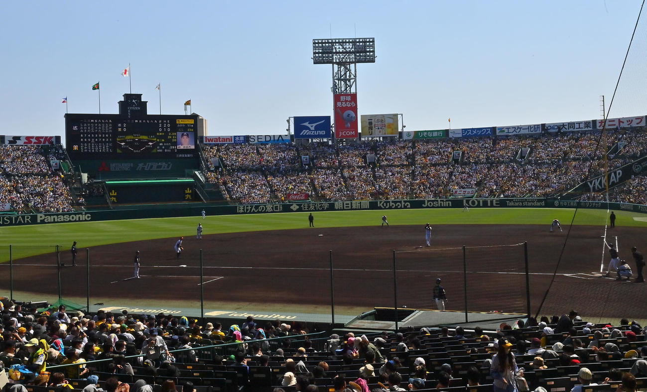 ファンで満員となった甲子園球場（2022年5月3日撮影）