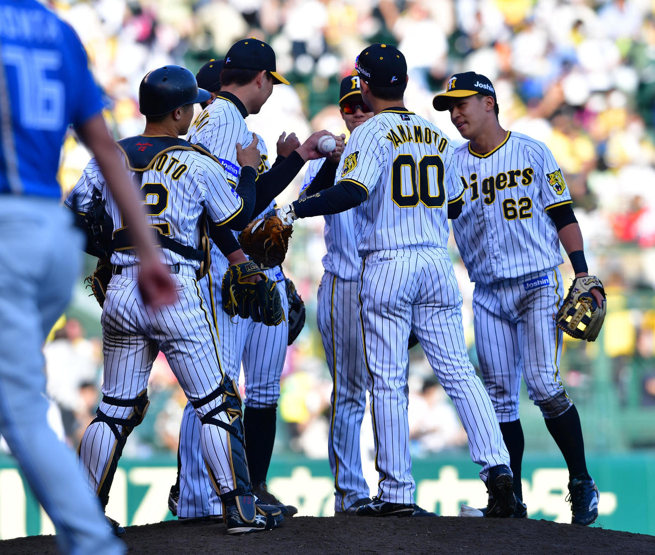 阪神対日本ハム　日本ハムに連勝、喜ぶ阪神ナイン（撮影・前岡正明）