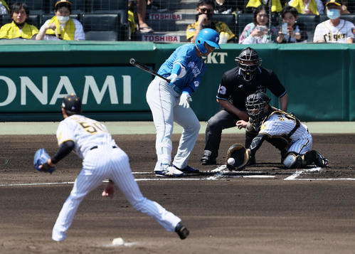 阪神対日本ハム　1回表日本ハム1死一塁、清宮は三振に倒れる。投手は青柳（撮影・加藤哉）