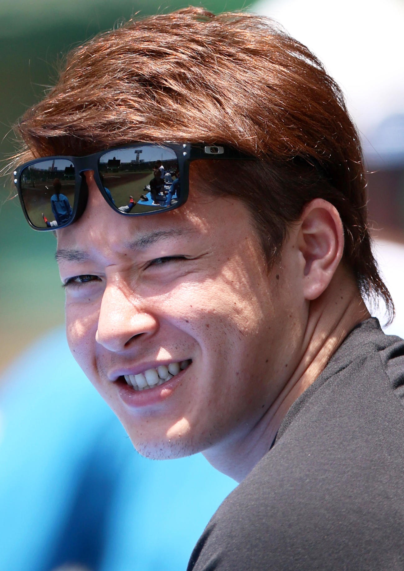 阪神対日本ハム　試合前の練習で笑顔を見せる日本ハム吉田（撮影・上山淳一）