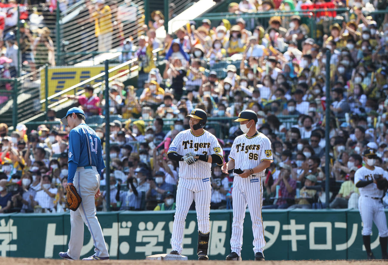 阪神対日本ハム　4回裏阪神2死一、三塁、大山は先制の左前適時打を放つ（撮影・上山淳一）