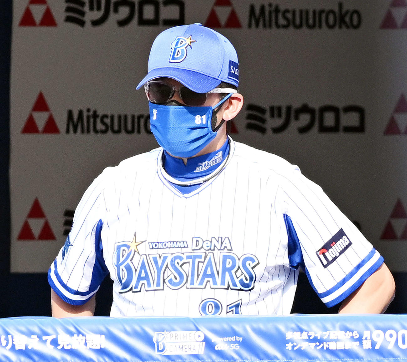 DeNA対楽天　戦況を見守るDeNA三浦監督（撮影・滝沢徹郎）