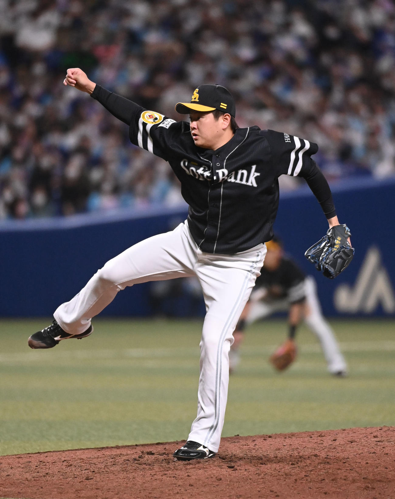 中日対ソフトバンク　7回裏、ソフトバンク2番手で登板する津森（撮影・森本幸一）