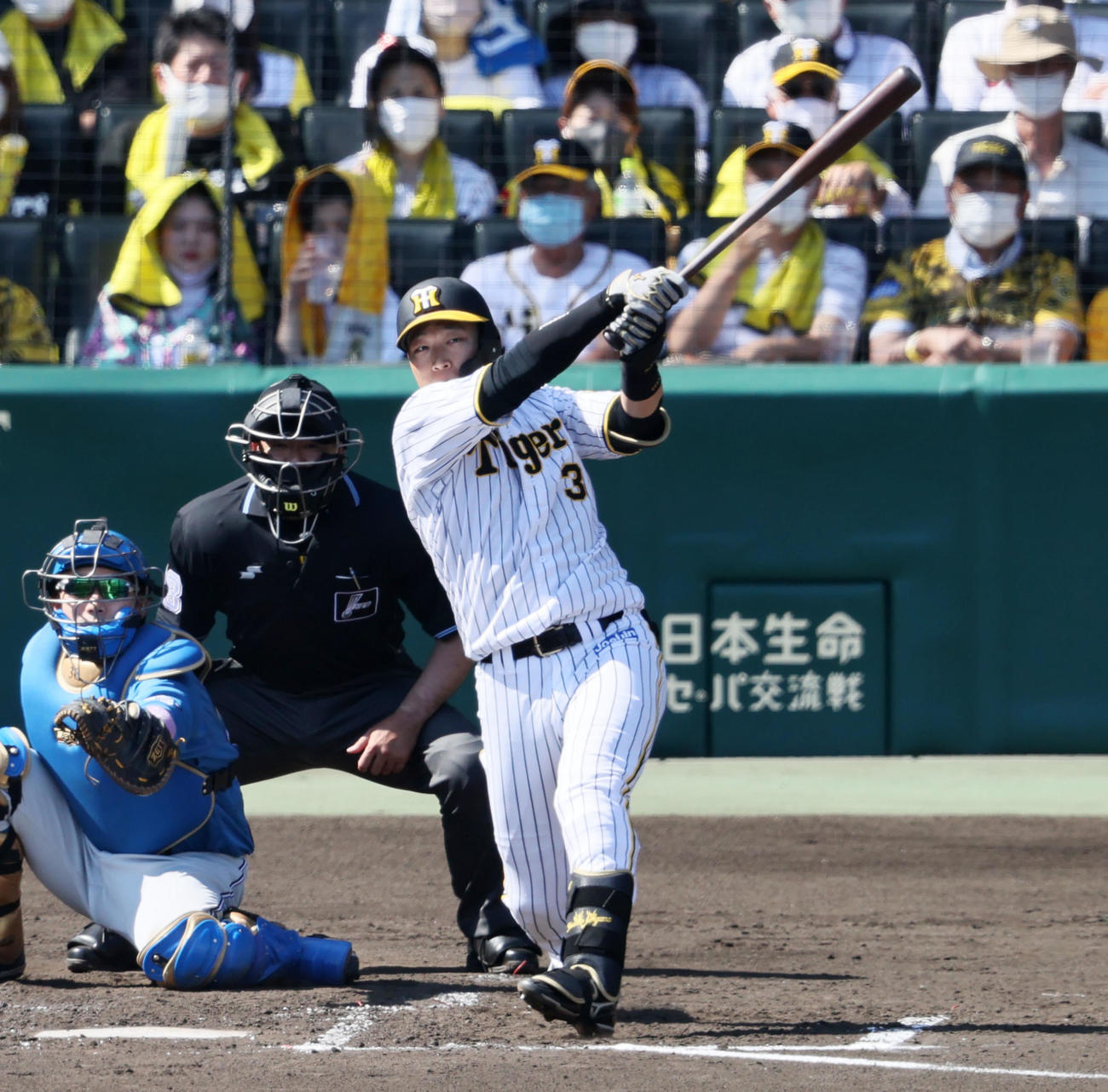 阪神対日本ハム　4回裏阪神2死一、三塁、大山は左前適時打を放つ（撮影・加藤哉）