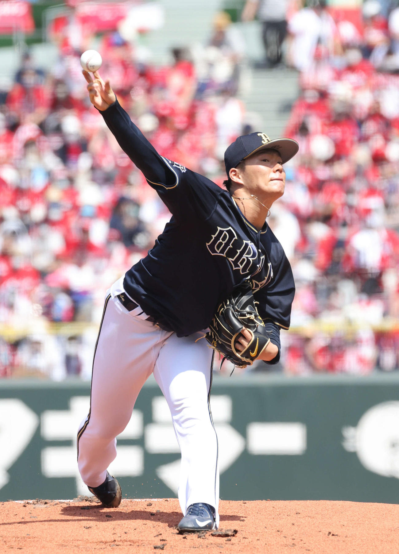 広島対オリックス　力投するオリックス先発の山本（撮影・加藤孝規）