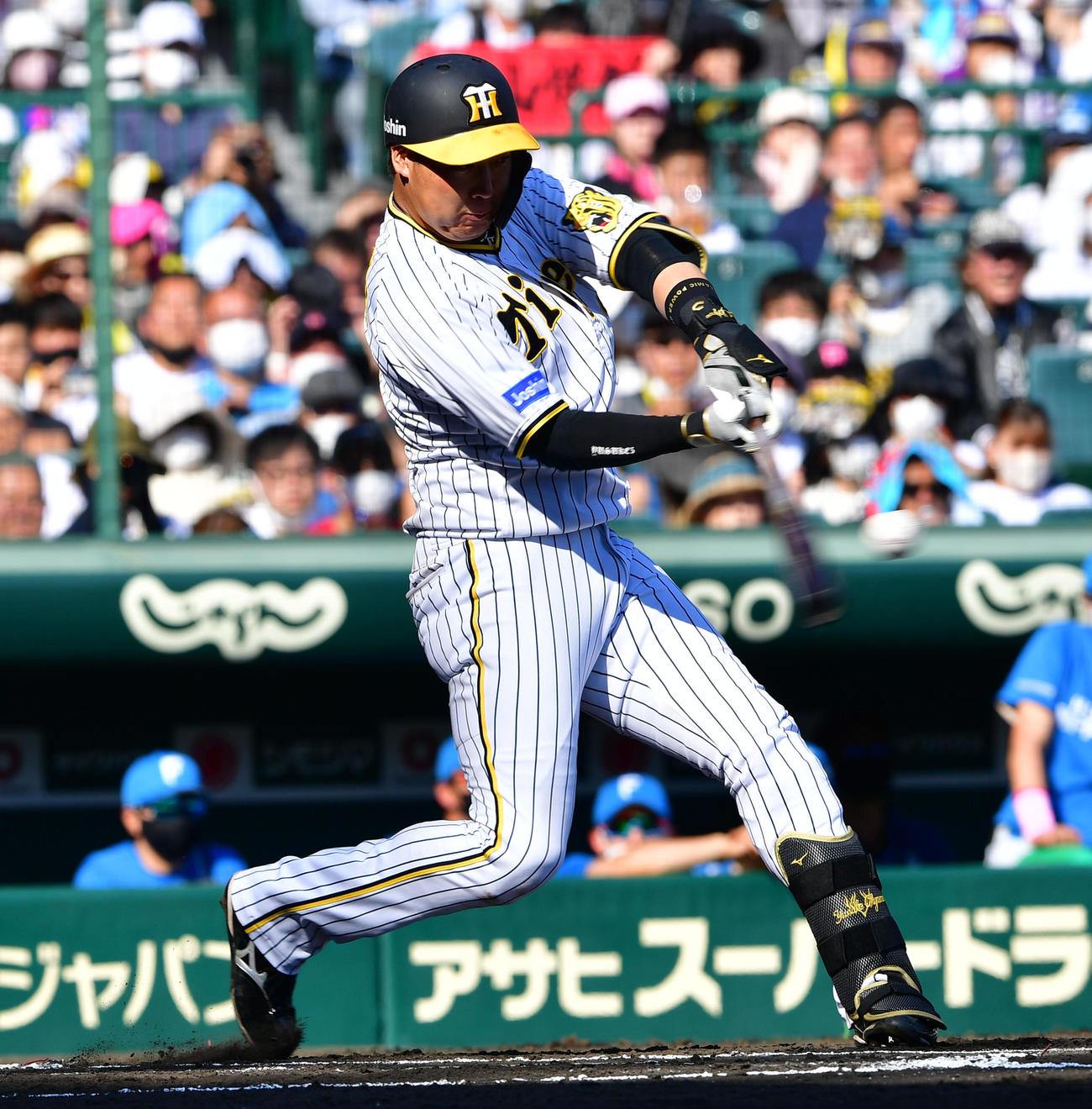 阪神対日本ハム　6回裏阪神無死、大山は左二塁打を放つ（撮影・前岡正明）