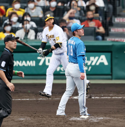 阪神対日本ハム　3回裏阪神2死一、三塁、吉田は大山に左越え3点本塁打を被弾（撮影・加藤哉）
