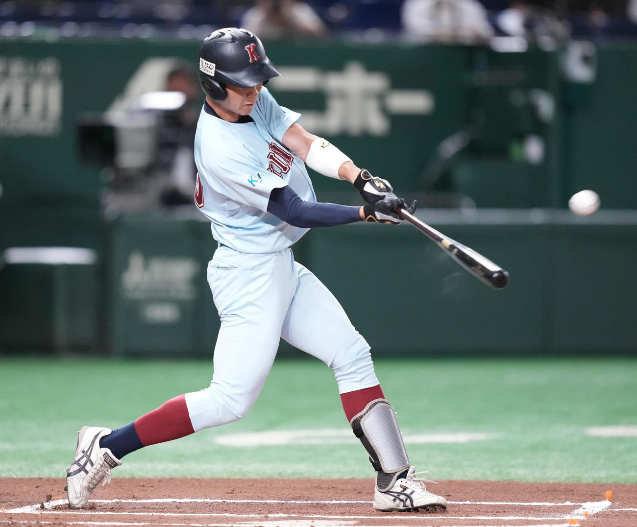 近大対和歌山大　1回表近大2死、先制の左越えソロ本塁打を放つ谷口（撮影・鈴木みどり）