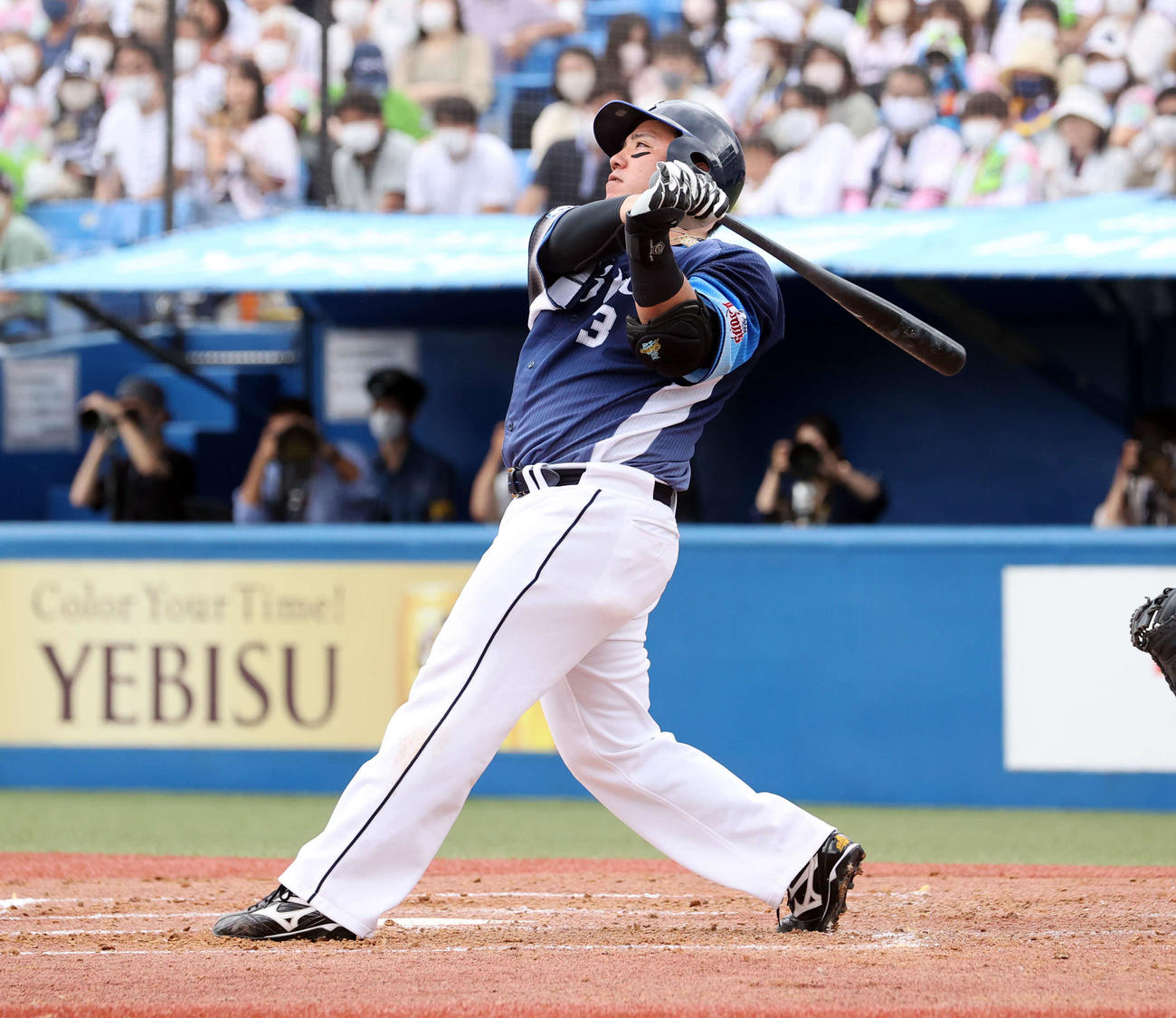 ヤクルト対西武　4回表西武無死、山川は左越えソロ本塁打を放つ（撮影・浅見桂子）