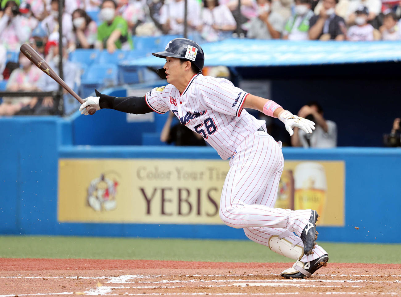 ヤクルト対西武　6回裏ヤクルト1死三塁、長岡は勝ち越し適時打を放つ（撮影・浅見桂子）