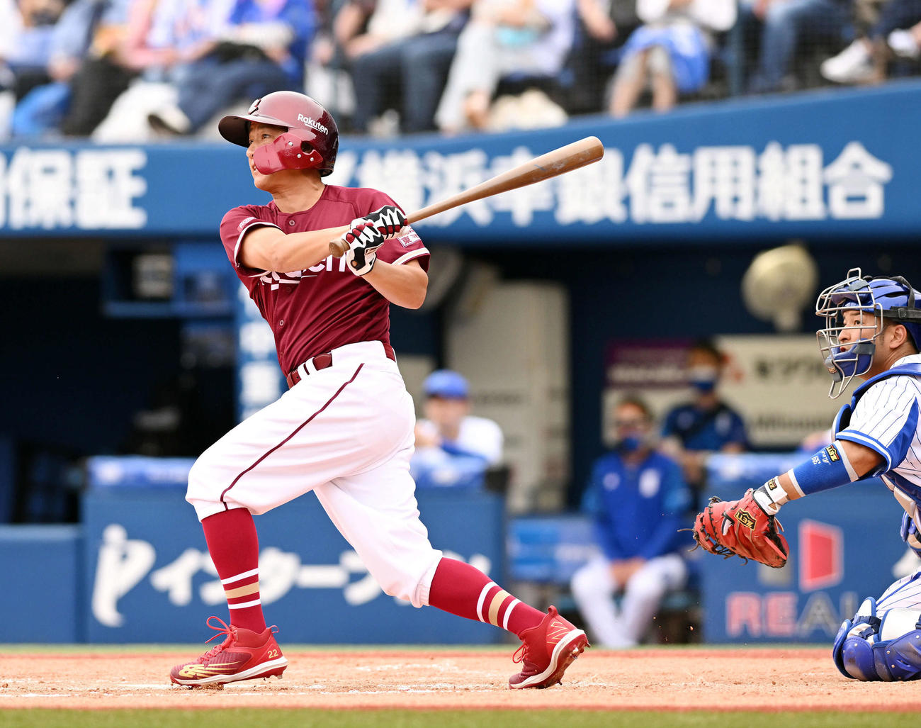 6回表楽天1死二、三塁、代打の代打川島は2点適時二塁打を放つ（撮影・滝沢徹郎）