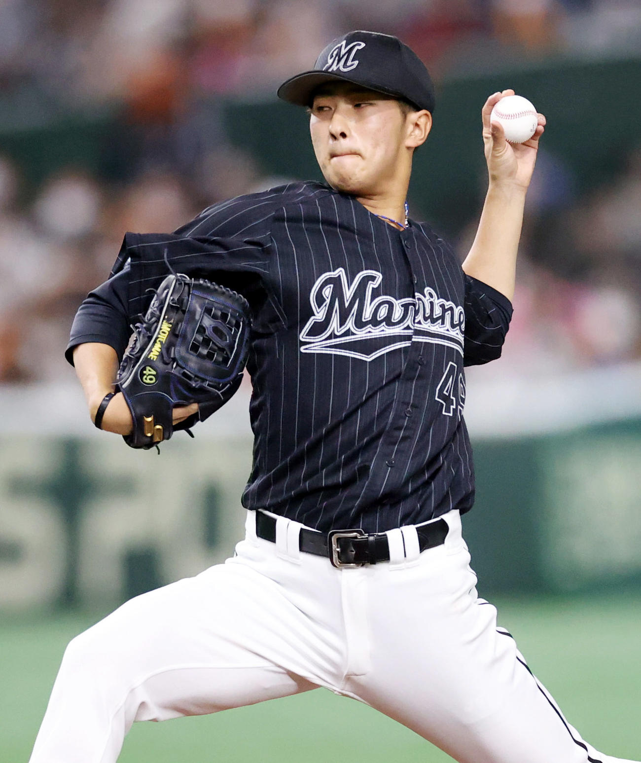 巨人対ロッテ　ロッテ先発の本前（撮影・狩俣裕三）