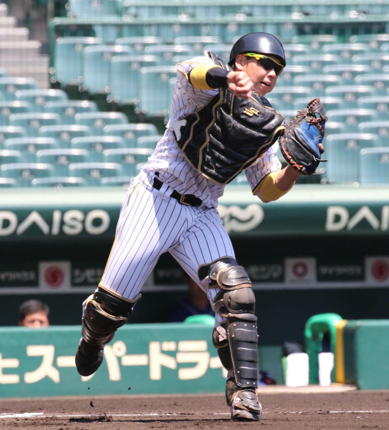 5月29日、ウエスタン・リーグ中日戦の1回、梅野は平田の投前を一塁に送球し併殺をとる