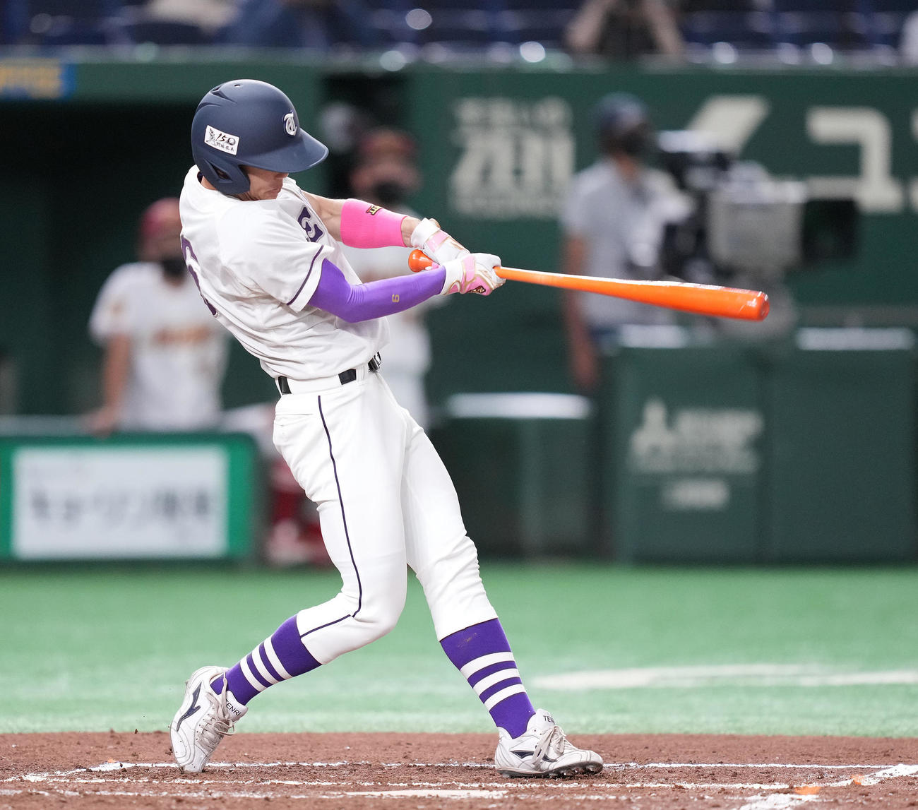 天理大対名城大　3回表天理大2死、右前打を放つ友杉（撮影・鈴木みどり）
