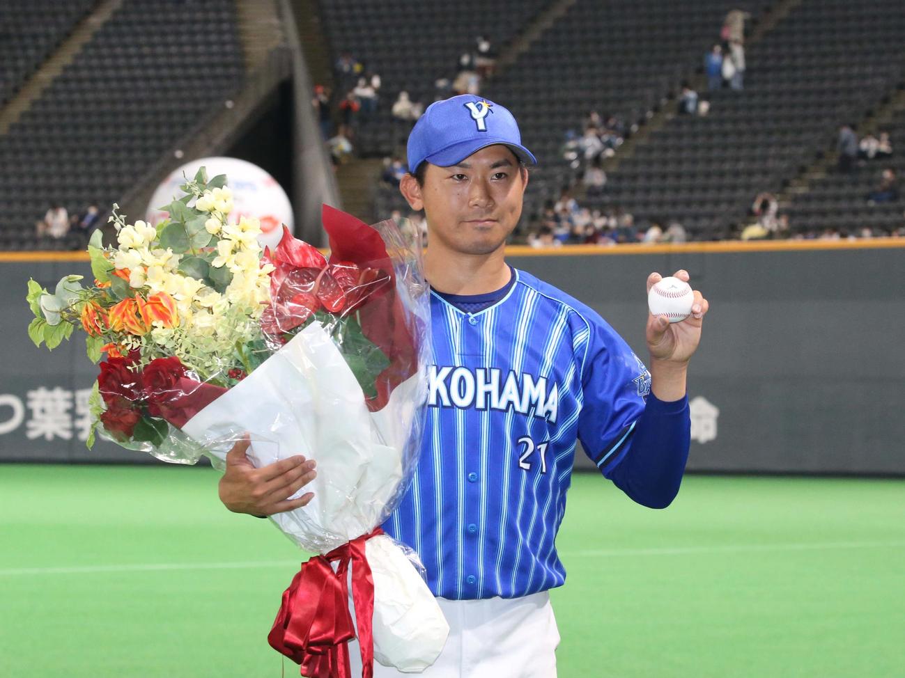 日本ハム対DeNA　ノーヒットノーランを達成し笑顔の今永（撮影・黒川智章）