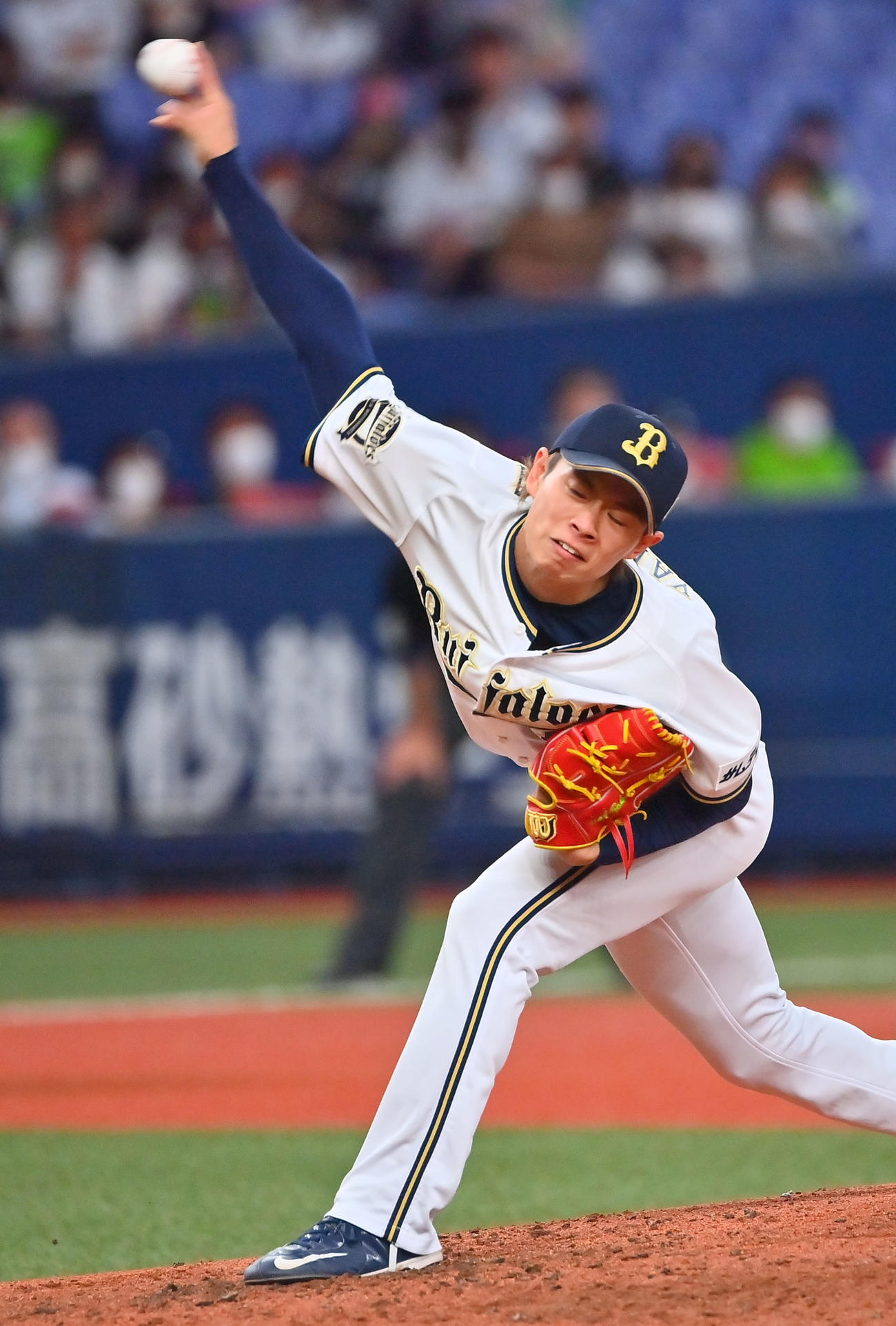 オリックス対ヤクルト　力投するオリックス先発の山岡（撮影・和賀正仁）