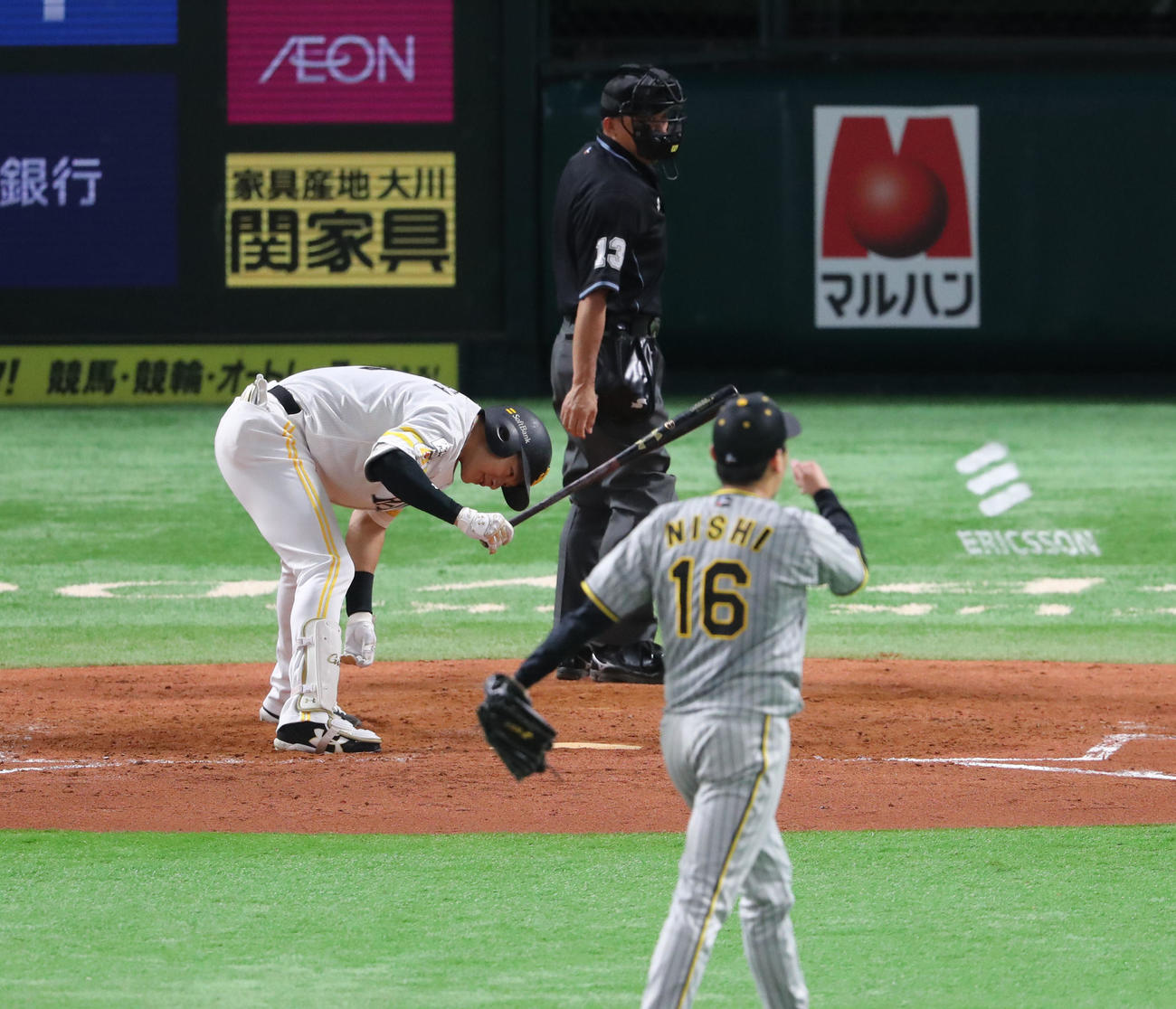 ソフトバンク対阪神　5回裏ソフトバンク2死二塁、柳田は見逃しの三振、悔しげな顔をみせる。投手は西勇（撮影・梅根麻紀）