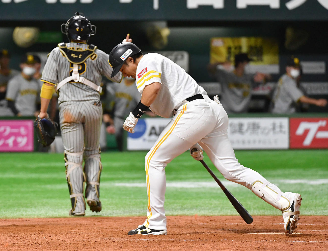 ソフトバンク対阪神　5回裏ソフトバンク2死二塁、見逃し三振に倒れ、悔しそうな表情を見せる柳田（撮影・岩下翔太）