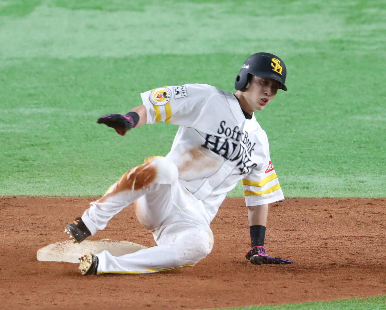ソフトバンク対阪神　5回裏ソフトバンク2死一塁、打者柳田のとき一塁走者周東は二盗成功、通算100盗塁を達成する（撮影・梅根麻紀）