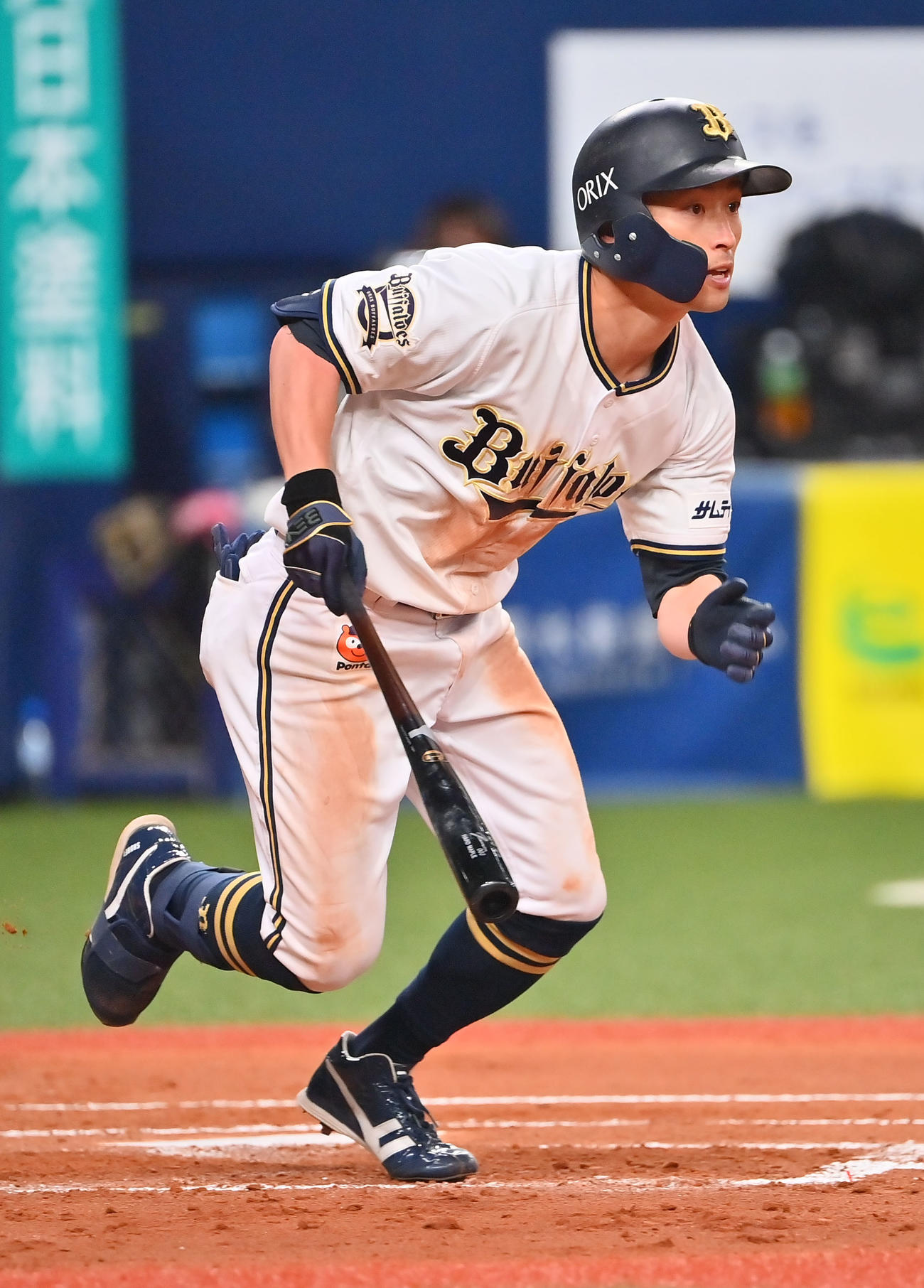 オリックス対ヤクルト　3回裏オリックス無死二塁、右翼線に適時二塁打を放つ福田（撮影・和賀正仁）
