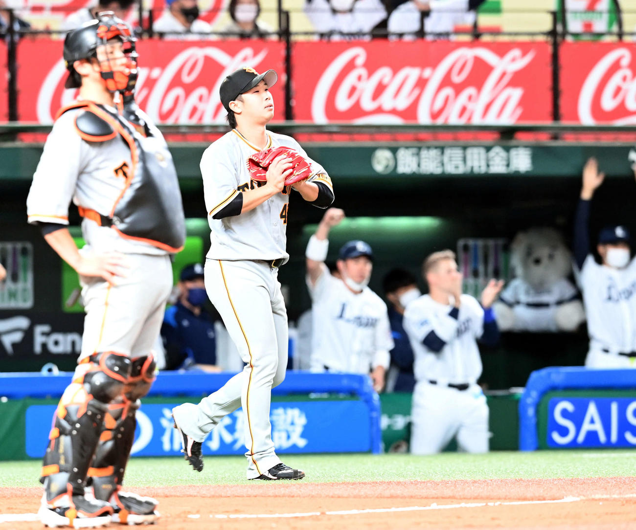西武対巨人　6回裏西武2死満塁、若林に勝ち越しの2点適時打を許す鍬原（撮影・たえ見朱実）