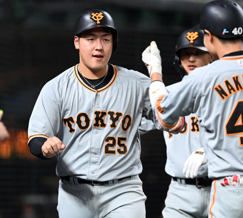 巨人】岡本和真が今季3度目猛打賞 適時二塁打＆猛ダッシュ内野安打も