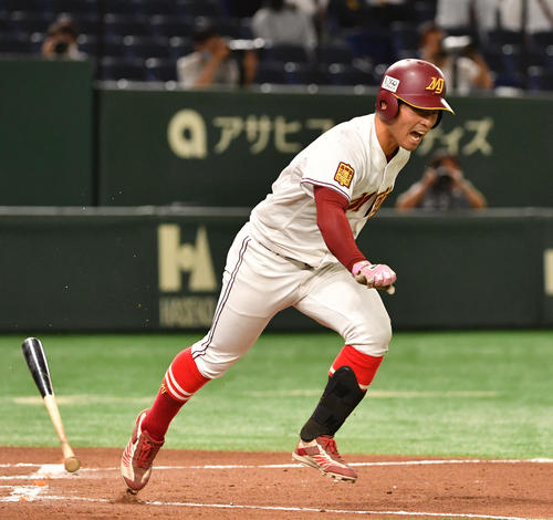 近大工学部対名城大　6回裏名城大2死一、三塁、河田は左前に適時打を放つ（撮影・柴田隆二）