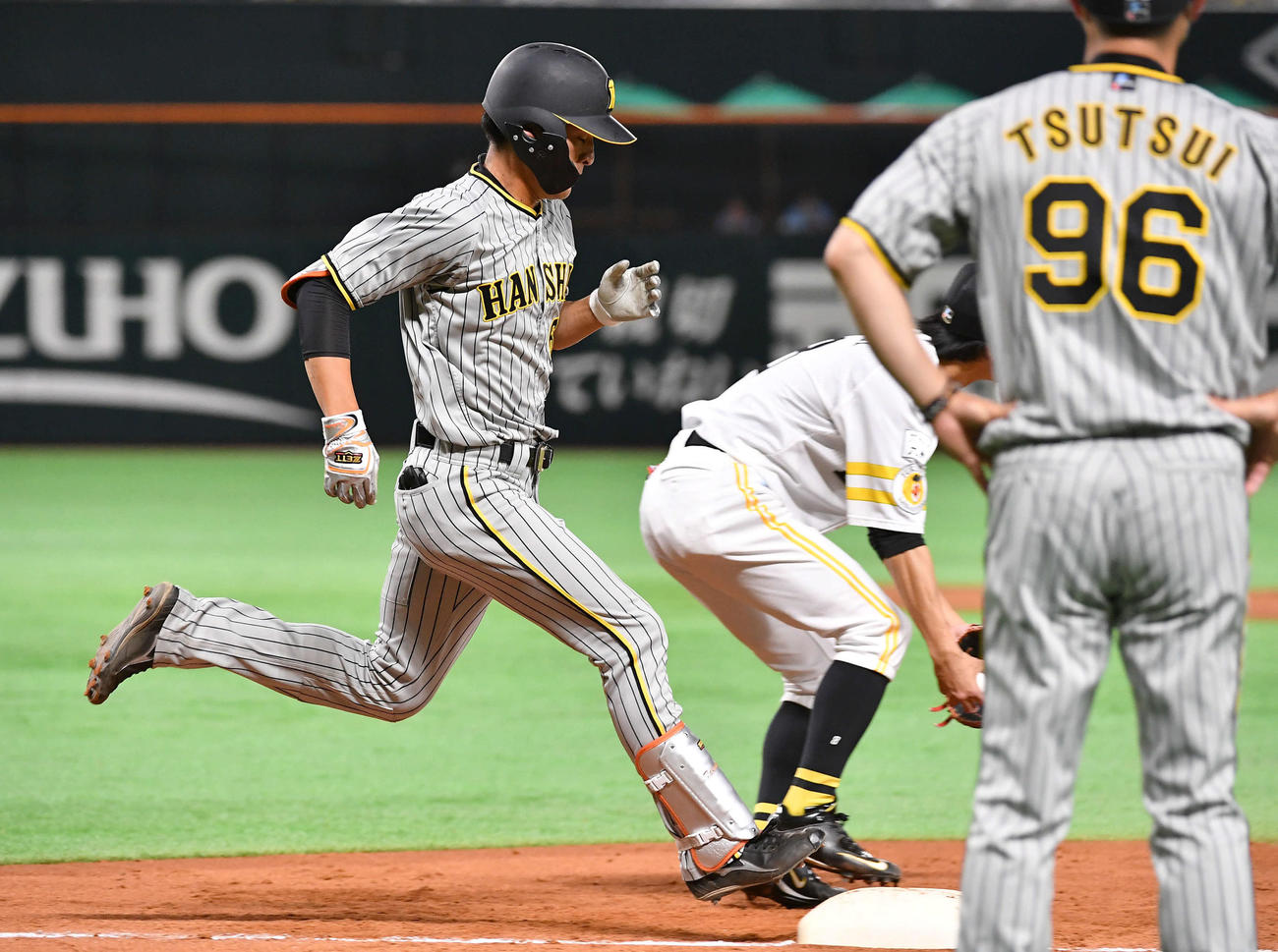 ソフトバンク対阪神　3回表阪神無死、二ゴロに倒れる高寺（撮影・岩下翔太）