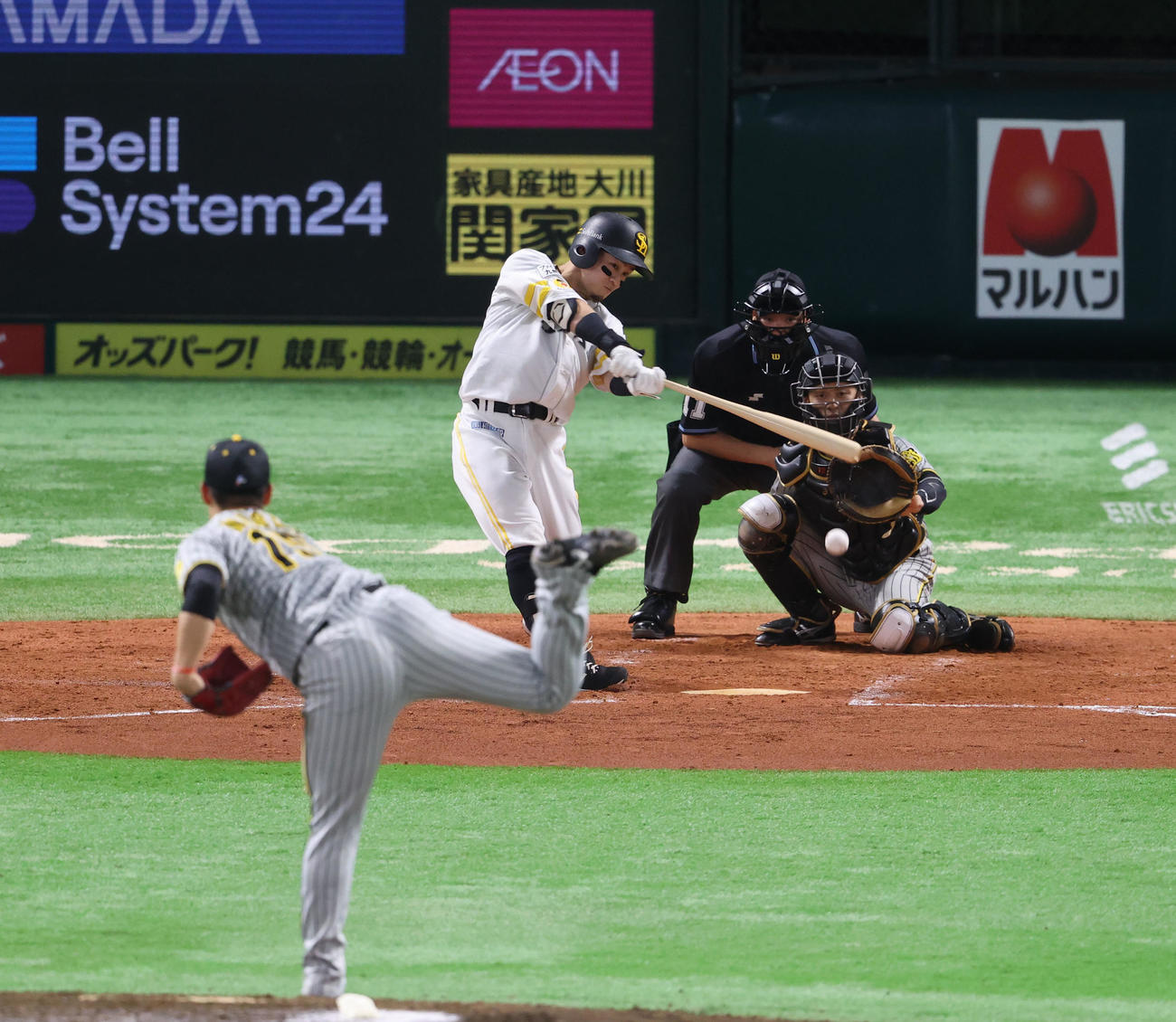 ソフトバンク対阪神　4回裏ソフトバンク無死、牧原大成は中前安打を放つ（撮影・梅根麻紀）