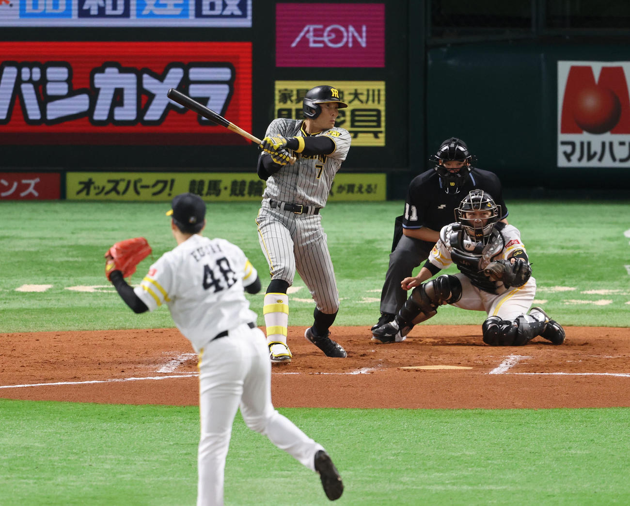 ソフトバンク対阪神　7回表阪神2死、糸井嘉男は二塁打を放つ（撮影・梅根麻紀）