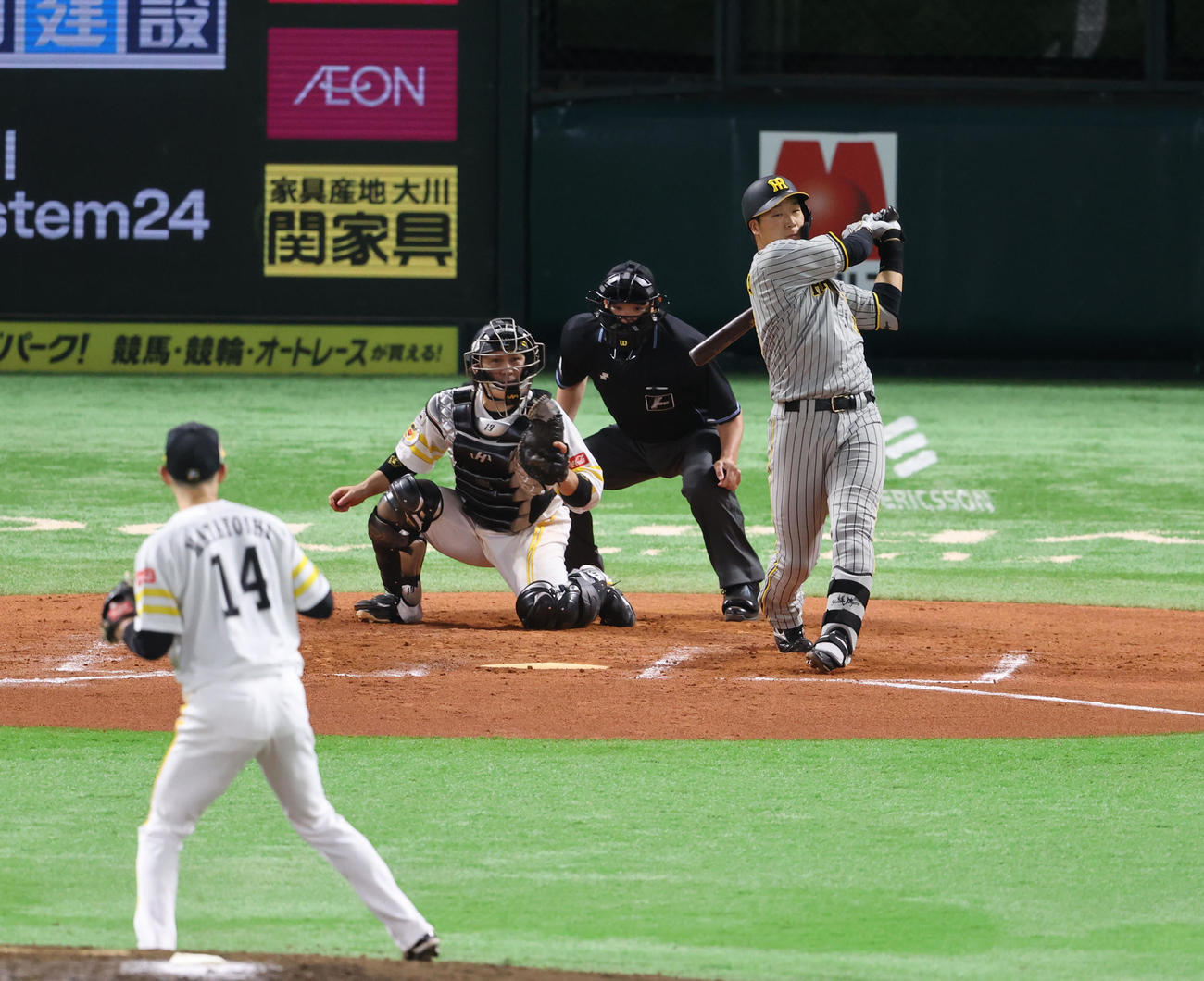 ソフトバンク対阪神　8回表阪神1死満塁、大山悠輔は空振りの三振に終わる（撮影・梅根麻紀）