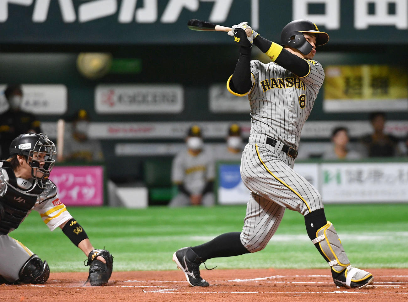 ソフトバンク対阪神　1回表阪神2死二塁、空振り三振に倒れた佐藤輝（撮影・岩下翔太）