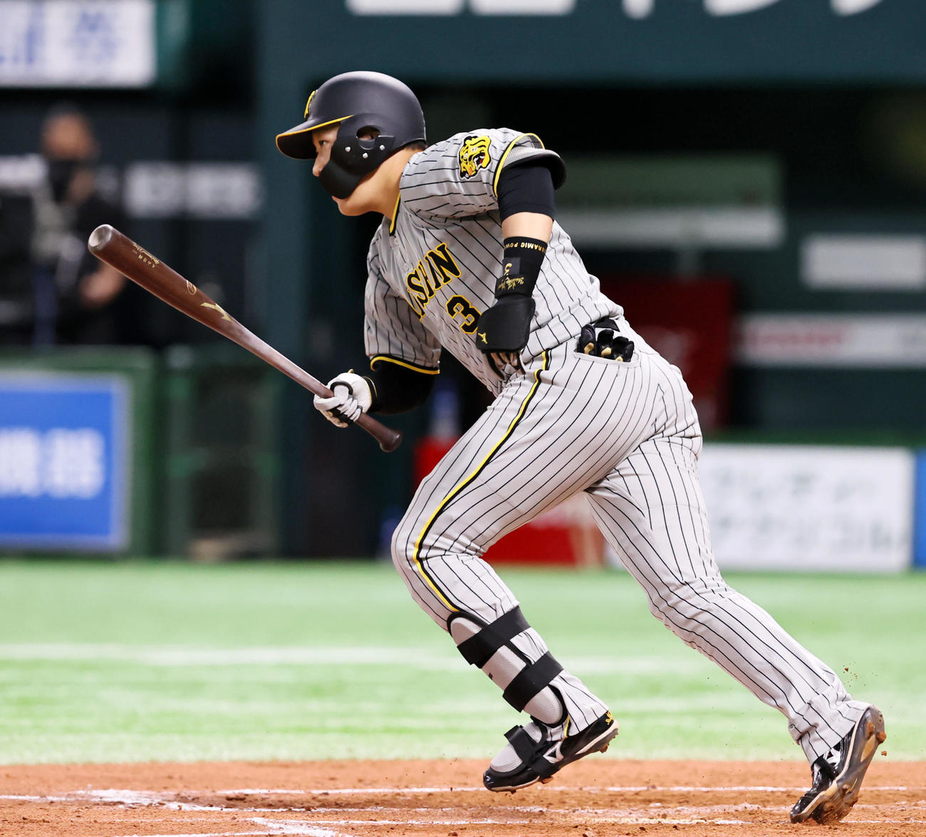 ソフトバンク対阪神　6回表阪神2死二、三塁、左中間へ2点適時二塁打を放つ大山（撮影・加藤哉）