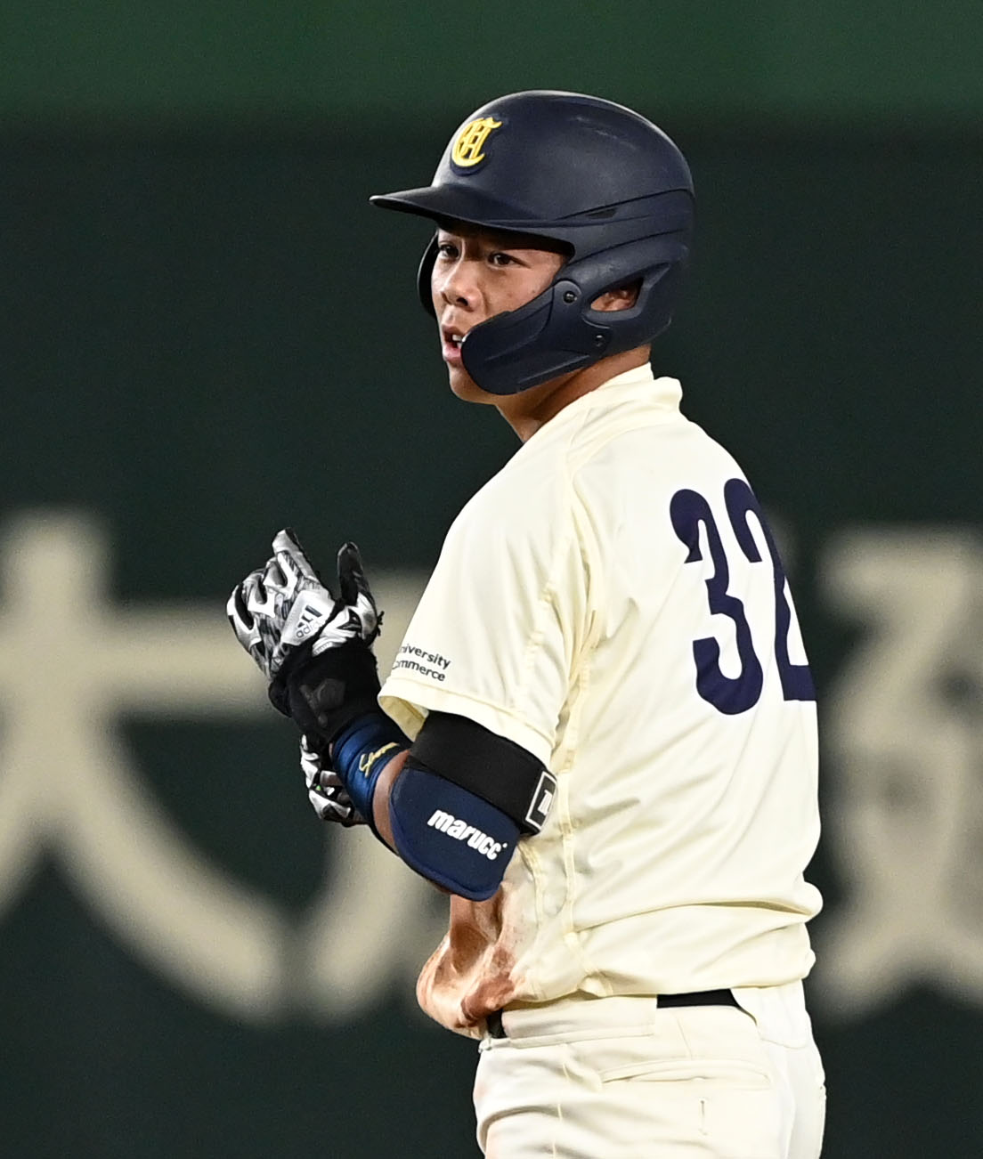 日本文理大対大商大　4回裏大商大2死二、三塁、左翼線へ2点適時二塁打を放つ河西（撮影・横山健太）