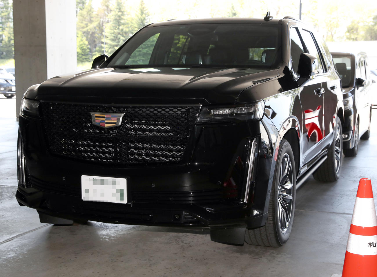 日本ハム対DeNA　球場入りした日本ハム新庄監督が乗車していたエスカレード（一部加工）（撮影・佐藤翔太）