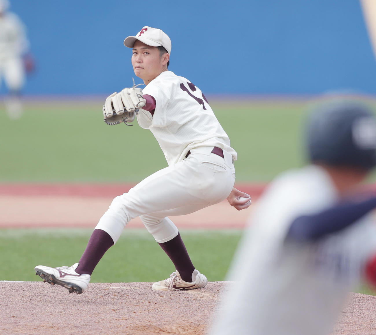 九州共立大対福岡大　力投する福岡大先発の村上（撮影・野上伸悟）