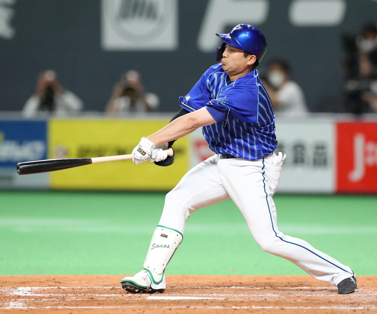 日本ハム対DeNA 5回表DeNA1死一、二塁、佐野は右前適時打を放つ（撮影・佐藤翔太）