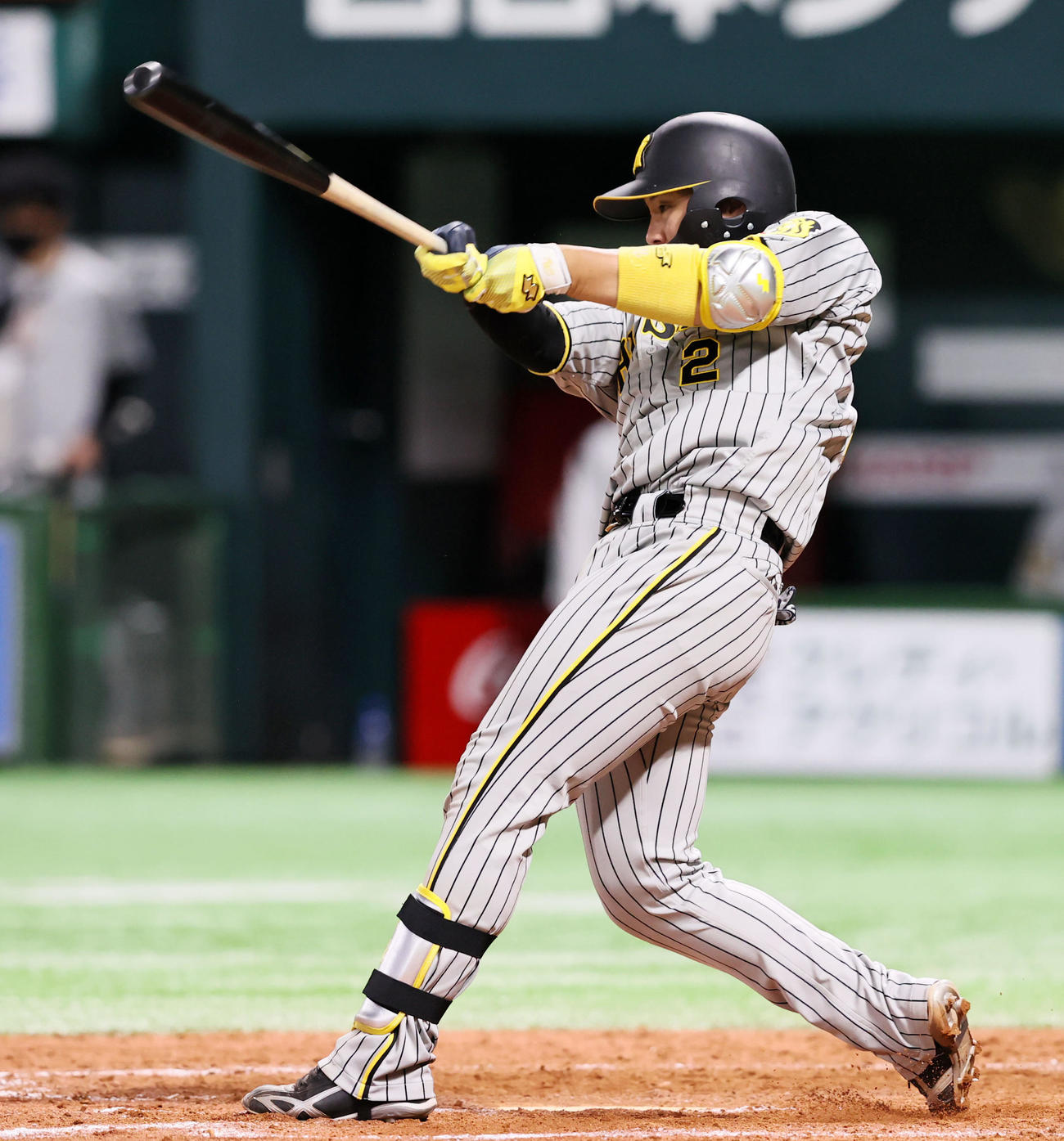 ソフトバンク対阪神　9回表阪神2死、梅野は左前打を放つ（撮影・加藤哉）
