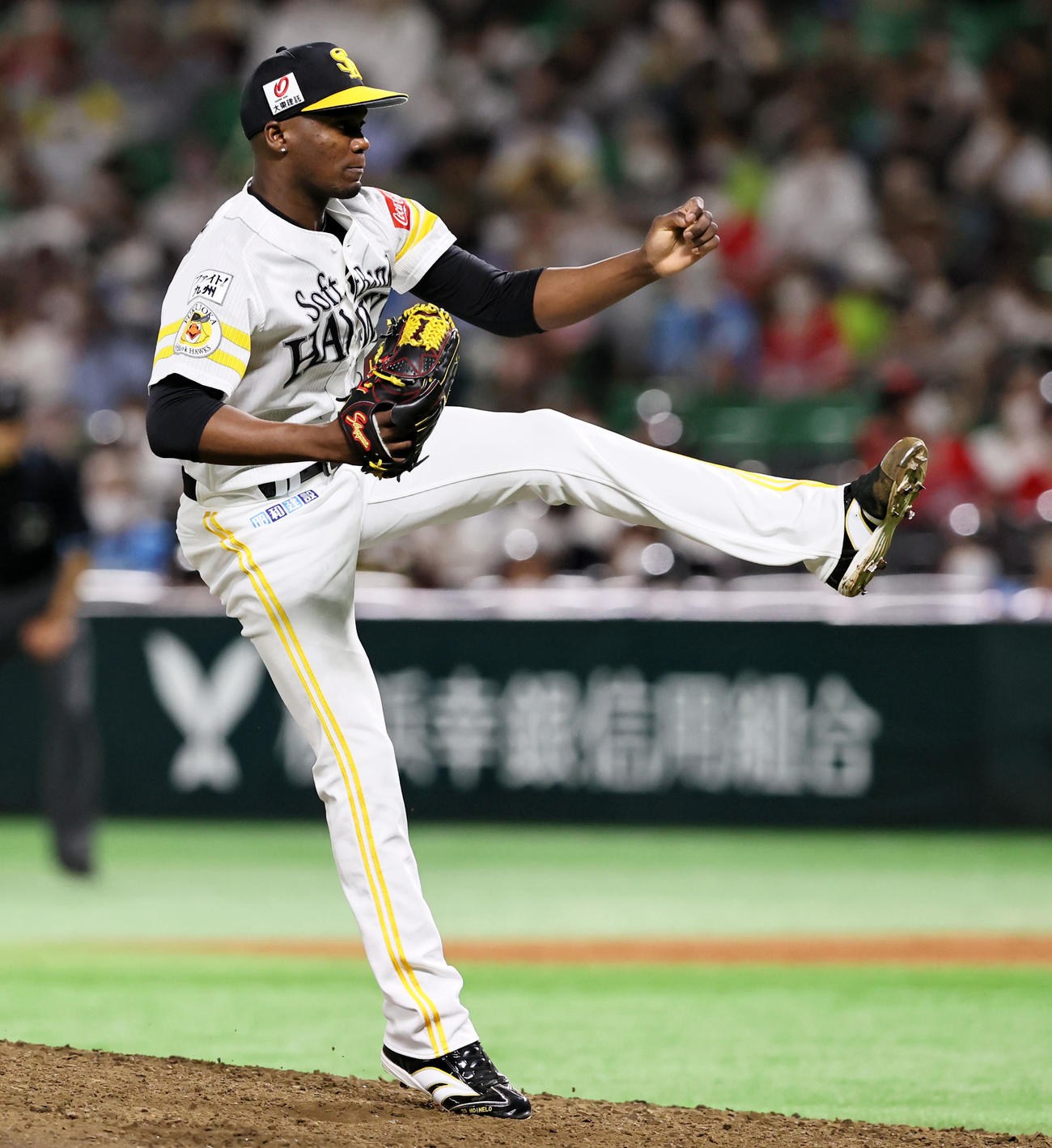 ソフトバンク対阪神　回表、ソフトバンク4番手で登板するモイネロ（撮影・加藤哉）