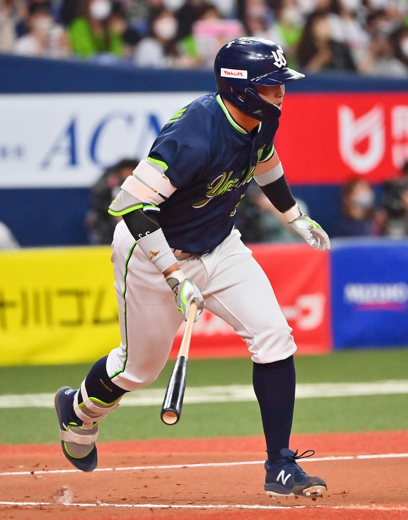 オリックス対ヤクルト　8回表ヤクルト無死二塁、右前に勝ち越し適時打を放つ村上（撮影・和賀正仁）