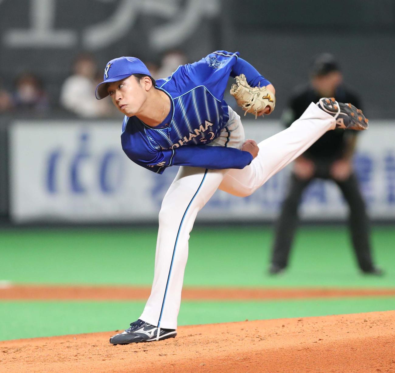 日本ハム対DeNA 3回途中登板の入江（撮影・黒川智章）