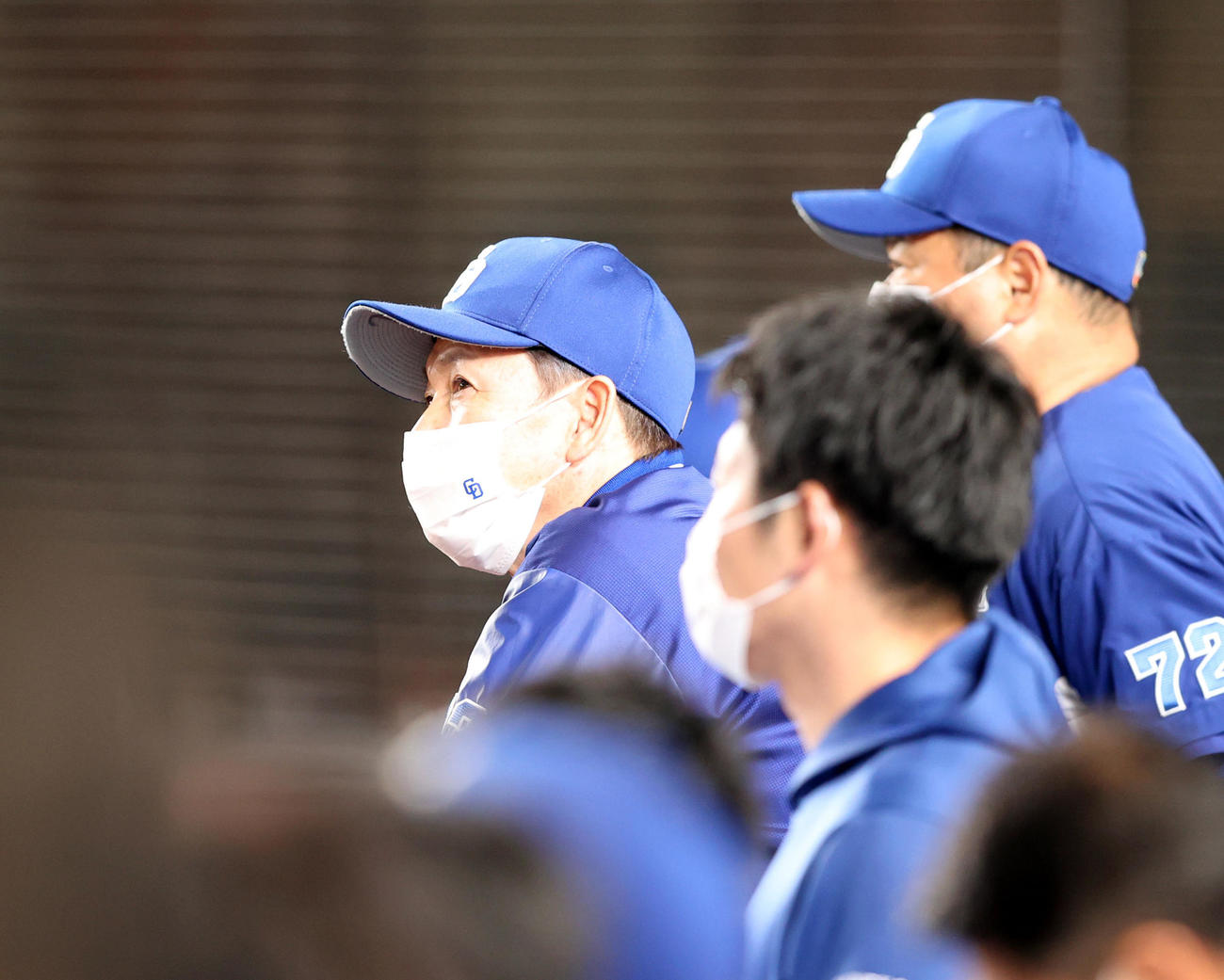 ロッテ対中日　9回表、厳しい表情の立浪監督（撮影・狩俣裕三）