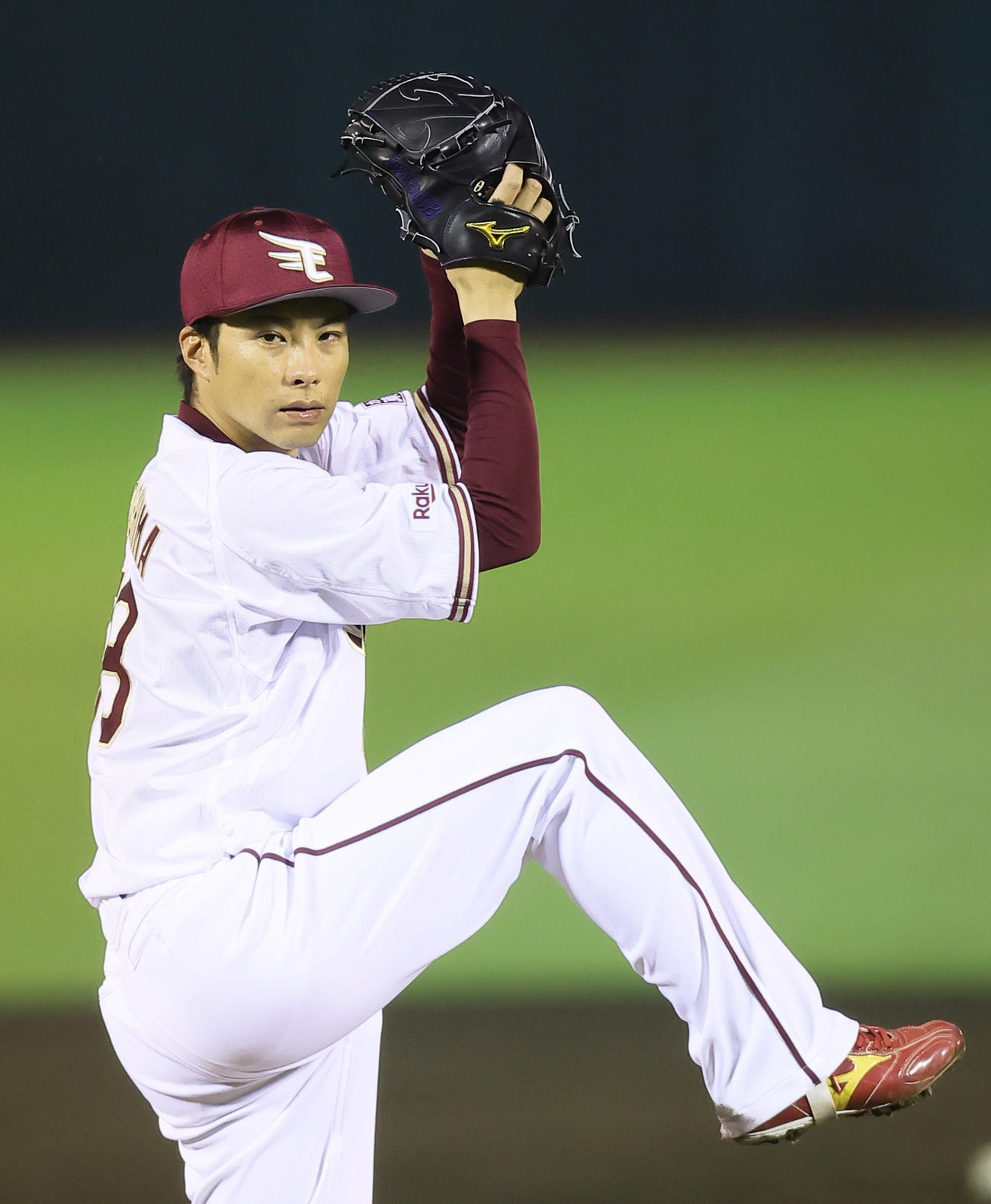 楽天対広島　楽天先発の辛島（撮影・足立雅史）